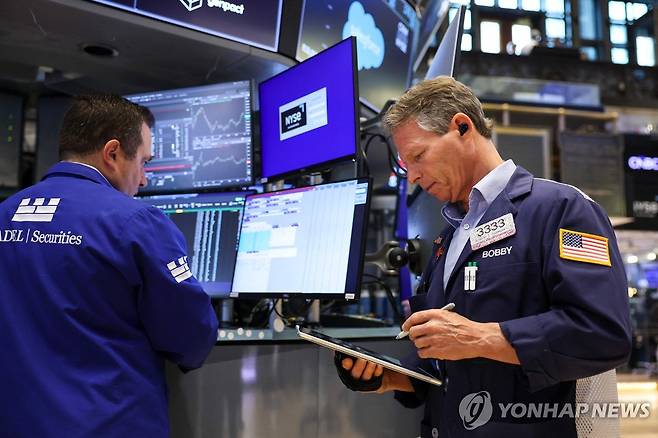 뉴욕 증권거래소의 트레이더 [AFP=연합뉴스 자료사진. 재판매 및 DB 금지]