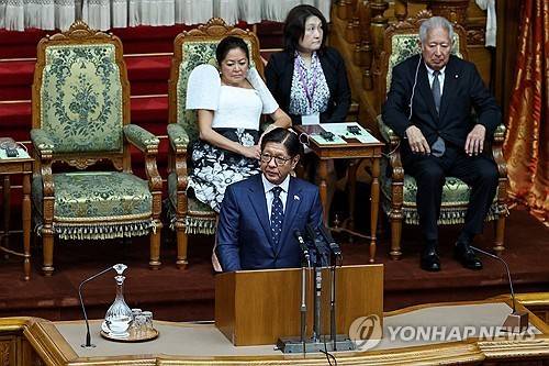 28일 일본 국회에서 연설하는 마르코스 필리핀 대통령 [로이터=연합뉴스]
