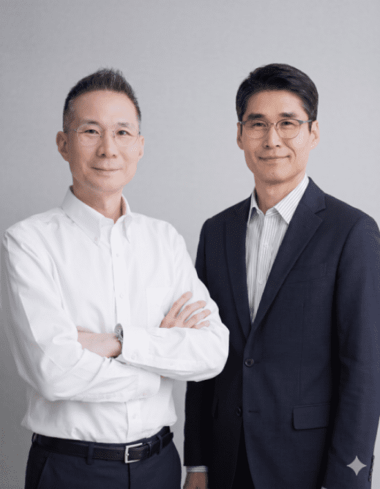 (왼쪽부터) 김경훈 오픈AI코리아 총괄 대표, 최기영 앤트로픽 한국 대표 (사진=지디넷코리아 DB, 제작=구글 제미나이)