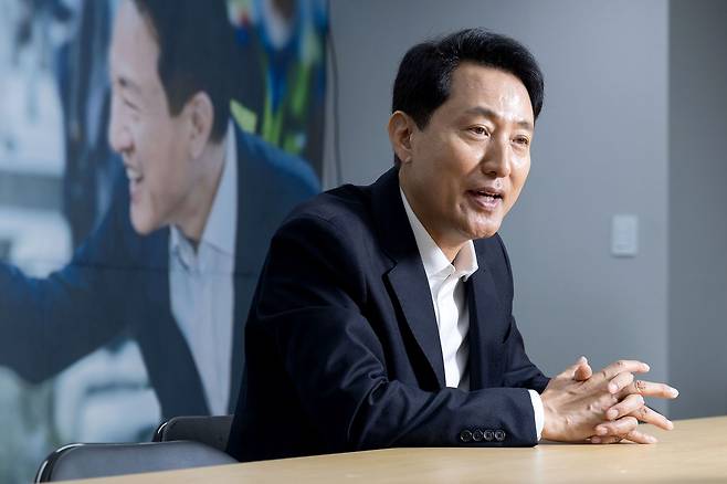 오세훈 국민의힘 서울시장 후보가 28일 오전 서울 종로구 캠프사무실에서 중앙일보와 인터뷰를 하고 있다. 장진영 기자