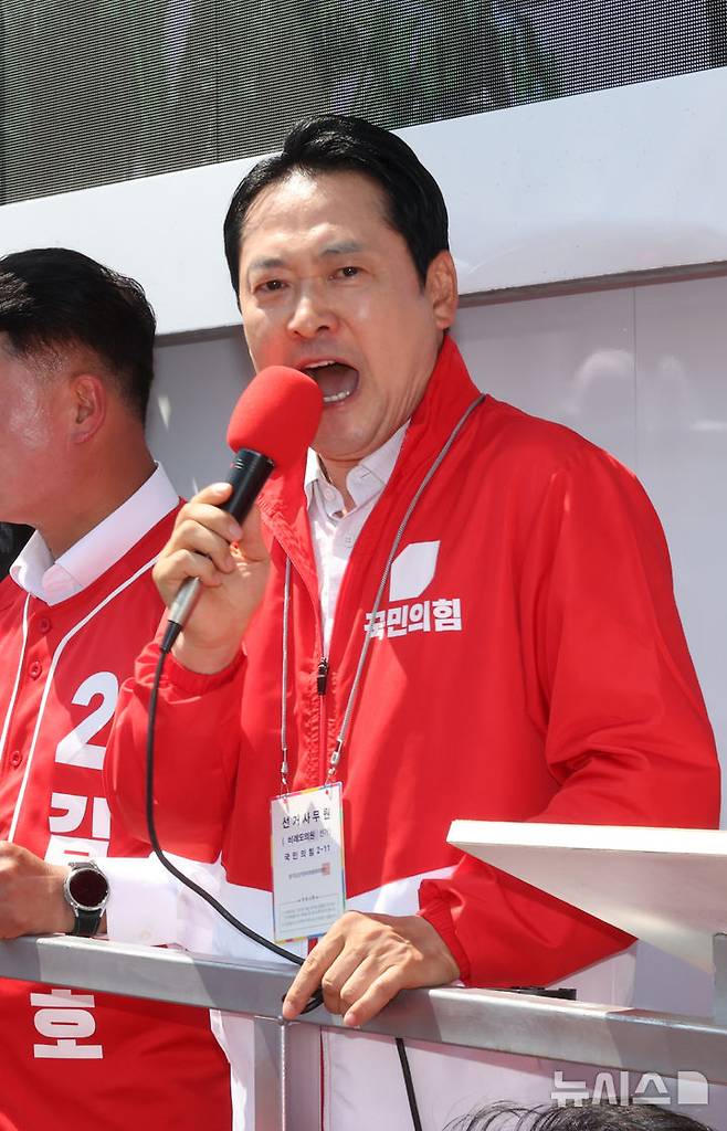 [광명=뉴시스] 김금보 기자 = 장동혁 국민의힘 대표가 29일 오후 경기 광명시 광명사거리에서 열린 김정호 광명시장 후보를 비롯한 지역 후보 합동 유세에서 연설을 하고 있다. 2026.05.29. kgb@newsis.com