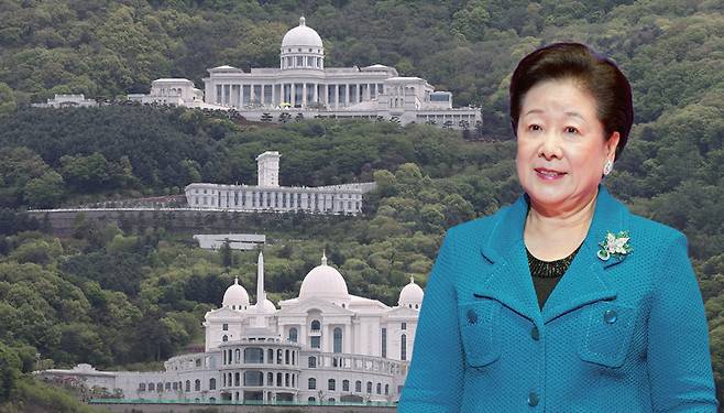 경기도 가평군에 있는 천정궁(큰 사진)과 한학자 총재 ⓒ시사저널 임준선·통일교 제공