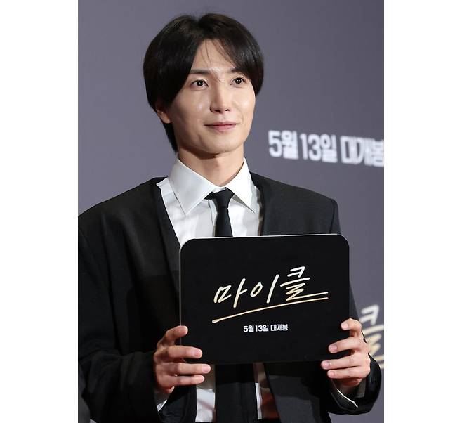 그룹 슈퍼주니어 멤버 이특이 교통사고 피해를 밝히며 팬들의 우려를 샀다. 이에 이특은 현재 통증 치료 중이다. 뉴스1