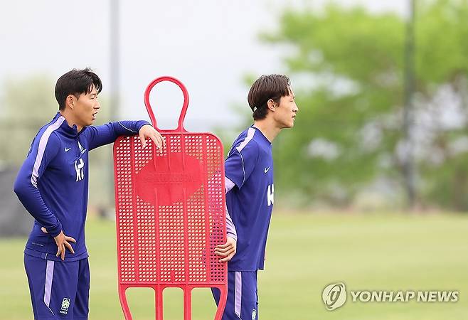 경기 하루 앞둔 캡틴 (헤리먼[미국 유타주]=연합뉴스) 신준희 기자 = 29일(현지시간) 오후 미국 유타주 헤리먼에 위치한 자이언스뱅크 트레이닝센터에서 축구 국가대표팀 손흥민과 이재성 등 선수들이 훈련을 하고 있다. 2026.5.30 hama@yna.co.kr