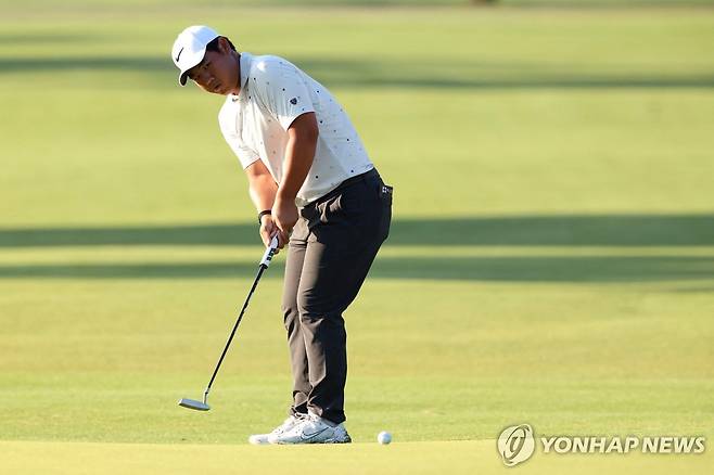 퍼트 하는 김주형 [AFP=연합뉴스]
