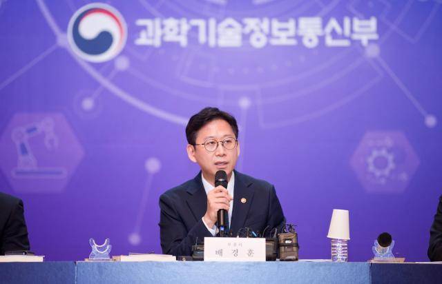 배경훈 부총리 겸 과학기술정보통신부(과기정통부) 장관이 지난 29일 서울 중구 서울중앙우체국에서 열린 취임 1주년 기자간담회에서 발언하고 있다. [사진=과기정통부]