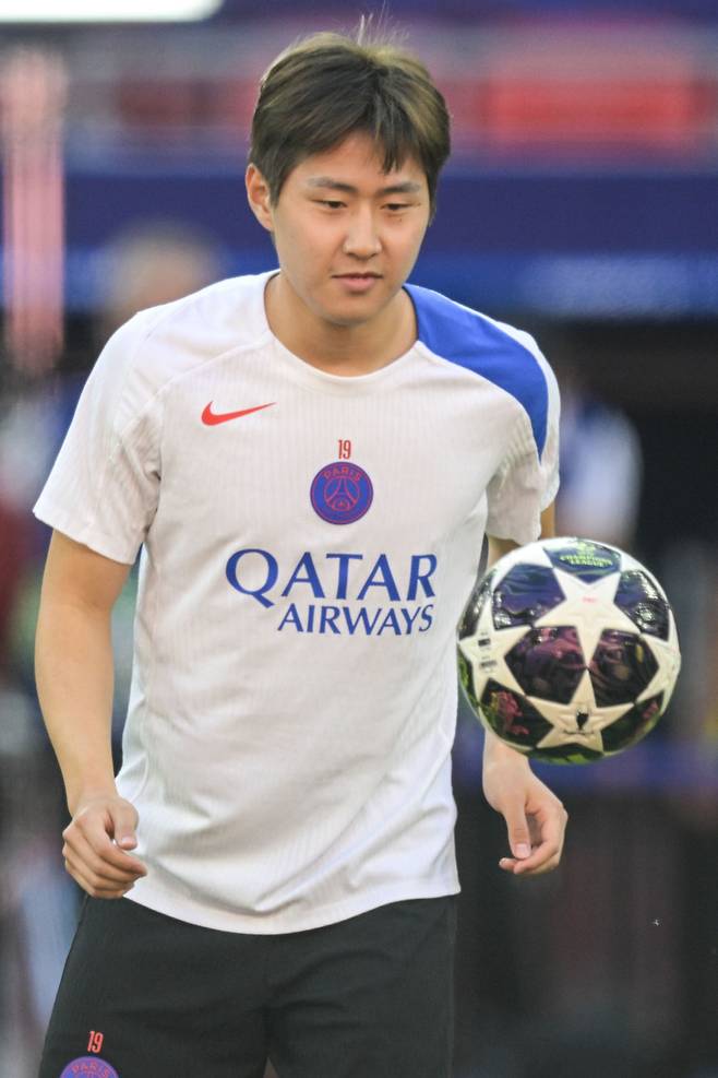 epa13002986 Lee Kang-in of Paris Saint-Germain attends a training session at the Puskas Arena, in Budapest, Hungary, 29 May 2026. Paris Saint-Germain will play against Arsenal FC in the UEFA Champions League final soccer match on 30 May 2026 in Budapest.  EPA/Zsolt Szigetvary HUNGARY OUT







<저작권자(c) 연합뉴스, 무단 전재-재배포, AI 학습 및 활용 금지>