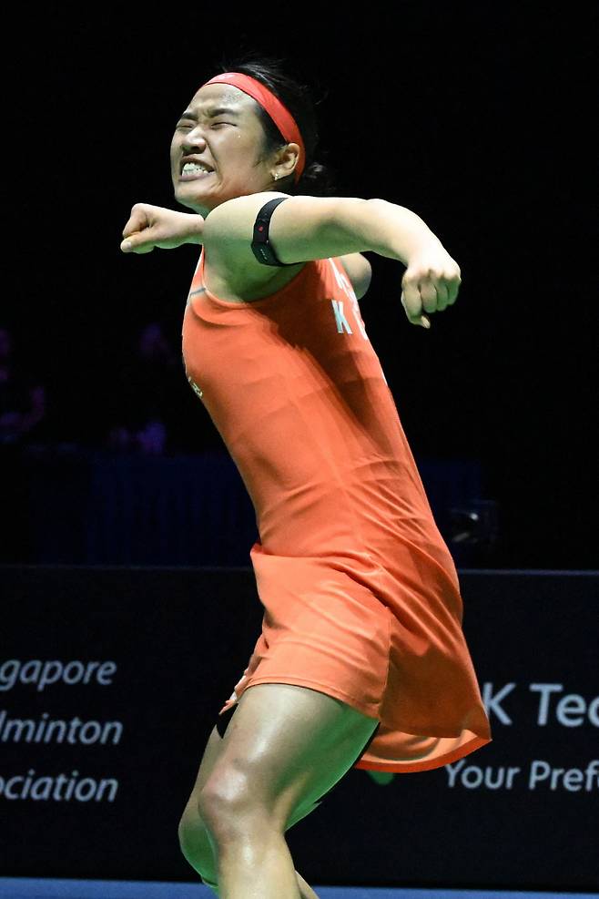 An Se-young of South Korea celebrates victory after defeating Akane Yamaguchi of Japan in the women?s singles final match of the KFF Singapore Open Badminton tournament in Singapore on May 31, 2026. (Photo by Roslan RAHMAN / AFP)
<저작권자(c) 연합뉴스, 무단 전재-재배포, AI 학습 및 활용 금지>