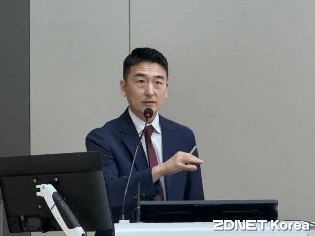 안상현 육군 수도방위사령부 중령이 지난 29일 한국정보보호학회가 개최한 '2026 KIISC 위험관리 및 보안관리 체계 실무 워크숍'에서 발표하고 있다.