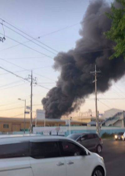 지난 30일 오후 7시9분께 전남 목포시 연산동 한 공장에서 불이 났다. 독자 제공