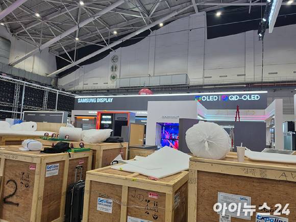 컴퓨텍스 2026이 오는 6월 2일 개막하는 가운데, 삼성디스플레이 전시 부스 공사가 막바지에 접어들었다. [사진=황세웅 기자]