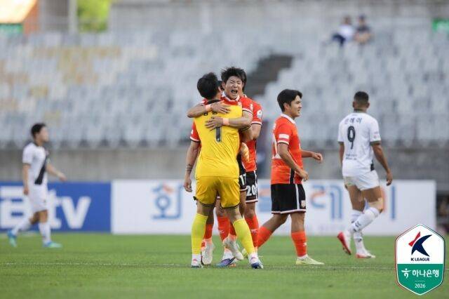 화성FC가 31일 화성종합운동장에서 열린 경남FC와의 14라운드 홈 경기에서 2-0으로 완승했다./프로축구연맹 제공