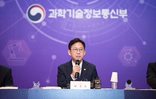 [서울=뉴시스]배경훈 부총리 겸 과학기술정보통신부 장관이 29일 오후 서울 중구 서울중앙우체국에서 열린 '과학기술정보통신부 기자간담회' 에서 발언하고 있다.. (사진=과기정통부 제공) *재판매 및 DB 금지