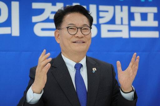 인천 연수갑 국회의원 보궐선거에 출마한 더불어민주당 송영길 후보가 지난 12일 사무실에서 세계일보와 인터뷰를 하고 있다. 인천=이재문 기자