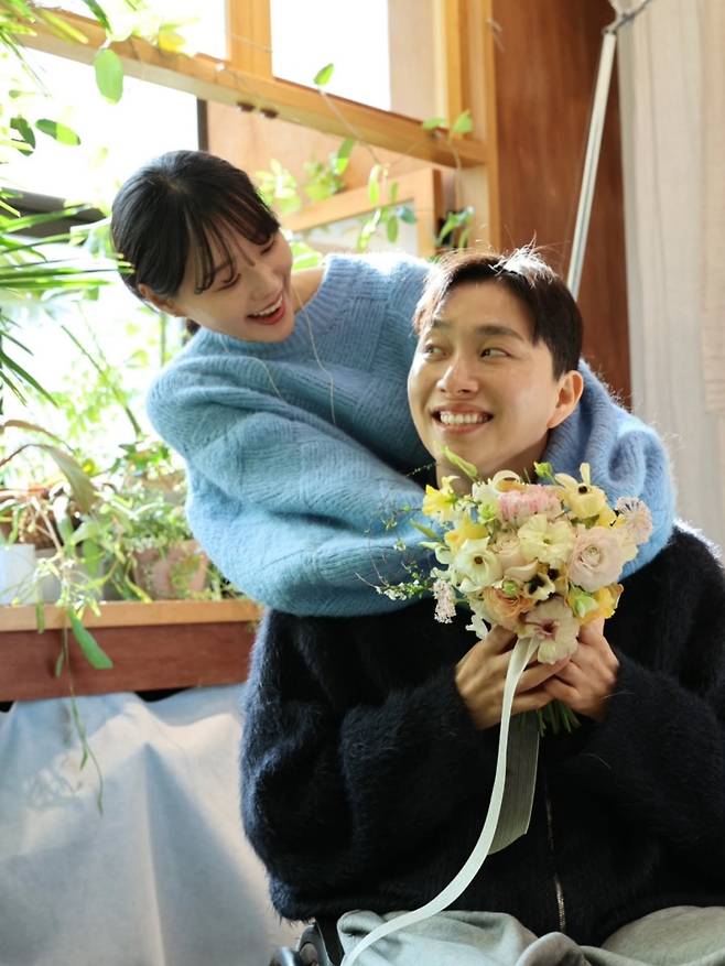 Broadcaster Park Yoo-hyun actively addressed the infidelity allegations.On March 27, Park posted a video with the words, I did not cheat on you.The video showed Park holding a womans hand as they traveled.As he said, Shall we walk together? the screen zoomed in on the face of the person holding his hand. The person replied, Yes, which turned out to be singer Kim Bum-soo.Kim Bum Soo then commented with a laughing emoji, and Park Wei responded with gentle big brothers hand.Park, who was born in 1987 and is now 39 years old, was diagnosed with paralysis after a fall in 2014, but regained upper body movement after rehabilitation.He announced his relationship with former Secret member Song Ji Eun in 2023, and they tied the knot in October 2024, about a year later.On SBSs Dong Sang Dream 2 - Youre My Destiny, which aired on the 19th, he appeared with his wife Song Ji Eun and mentioned their plans for a second child.Park said, I think I ran away when I thought about the realistic part. Various worries made me hesitate, but this year, Im going to try a challenge, he said.Song Ji Eun said, I have to do it in a test tube. I cant predict the outcome, but Im excited to try it. I hope I can give you good news. She received support from everyone.Photo by Park Yu