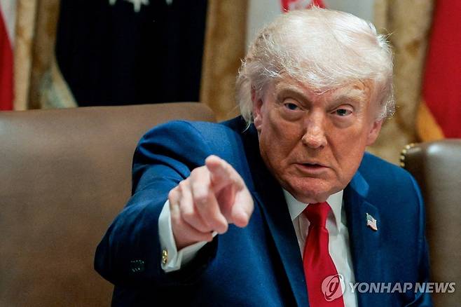 각료회의 주재하는 트럼프 대통령 [로이터 연합뉴스. 재판매 및 DB 금지]