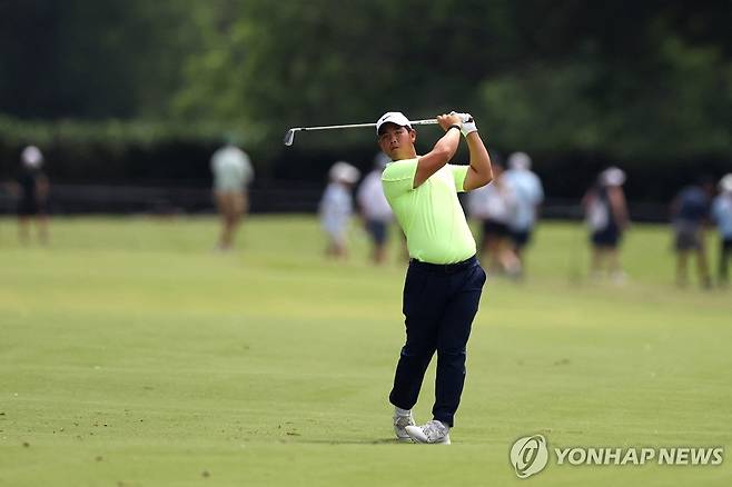 아이언샷을 날리는 김주형 [Getty Images via AFP=연합뉴스]