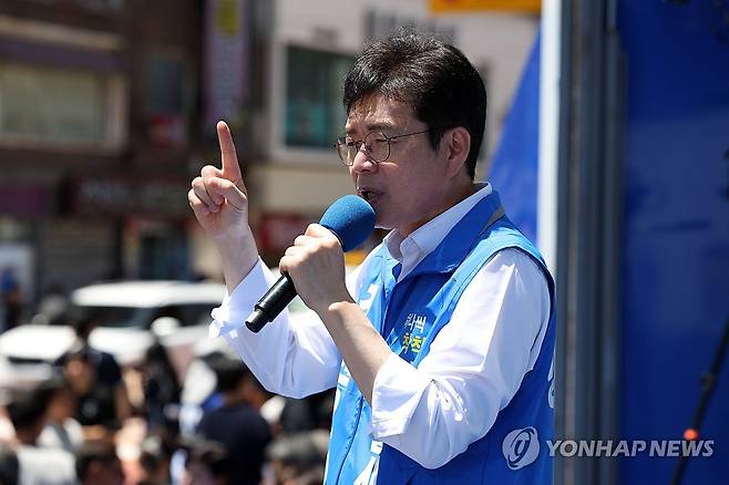 고척스카이돔 인근 유세 나선 정원오 후보 (서울=연합뉴스) 박동주 기자 = 더불어민주당 정원오 서울시장 후보가 31일 서울 구로구 고척스카이돔 인근에서 열린 유세에서 발언하고 있다. 2026.5.31 [공동취재] pdj6635@yna.co.kr