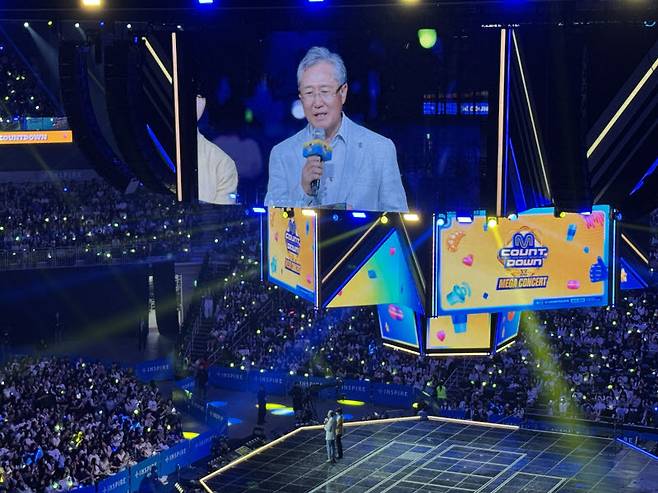 김대영 메가MGC커피 회장이 지난달 30일 인천 영종도 인스파이어 아레나에서 열린 ‘M COUNTDOWN X MEGACONCERT’ 시작에 앞서 인사말을 하고 있다. (사진=신수정 기자)