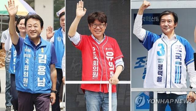 경기 평택을 국회의원 재선거에 출마한 김용남 더불어민주당 후보(왼쪽부터), 유의동 국민의힘 후보, 조국 조국혁신당 후보가 1일 경기 평택시 안중시장에서 지지를 호소하고 있다. 연합뉴스