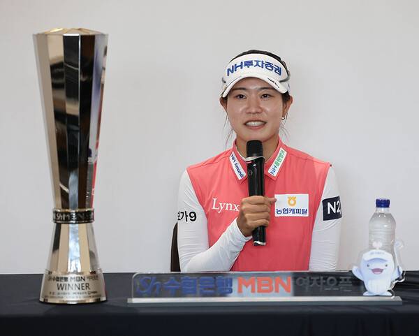 2026년 한국여자프로골프(KLPGA) 투어 Sh수협은행·MBN 여자오픈 우승을 차지하며 KLPGA 투어 통산 20승을 달성한 박민지 프로가 우승 인터뷰 하는 모습이다. 사진제공=KLPGA (사진을 무단으로 사용하지 마십시오.)