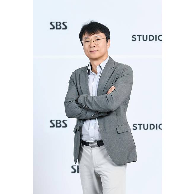 1일 서울 마포구에 위치한 호텔나루 서울에서는 SBS 드라마 미디어데이가 개최됐다. 행사에는 SBS 김기슭 편성실장 및 스튜디오S 홍성창 대표, 이제훈 하영, 권다솜 감독이 참석했다. SBS 제공