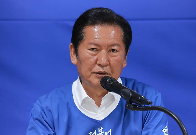 더불어민주당 정청래 총괄상임선거대책위원장이 1일 충남 천안시 민주당 박수현 충남도지사 후보 선거사무소에서 열린 중앙선대위 회의에서 발언하고 있다. 2026.6.1 [사진=연합뉴스]