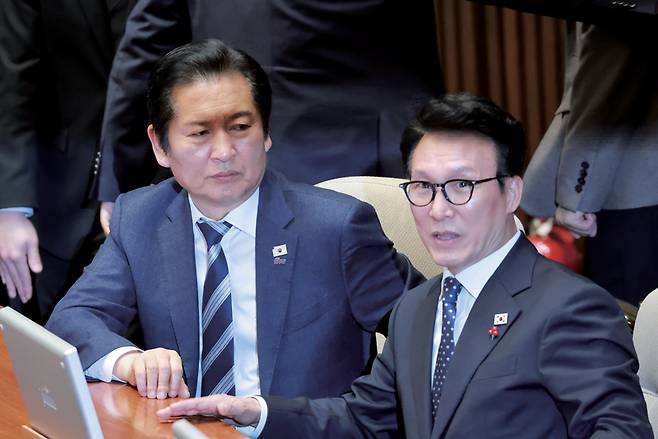 정청래 더불어민주당 대표가 1월16일 국회에서 열린 2026년 1월 임시국회 1차 본회의에서 김민석 국무총리를 바라보고 있다. ⓒ연합뉴스