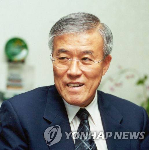 2002년 원자력연구소장 연임했을 당시 장인순 박사 장인순 원자력연구소장이 연구소 운영 방안에 대해 설명하고 있다.
[연합뉴스 사진]