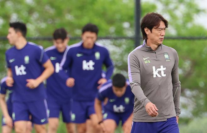 경기 하루 앞둔 홍명보 감독

    (헤리먼[미국 유타주]=연합뉴스) 신준희 기자 = 29일(현지시간) 오후 미국 유타주 헤리먼에 위치한 자이언스뱅크 트레이닝센터에서 축구 국가대표팀 홍명보 감독이 훈련을 지도하고 있다. 2026.5.30

    hama@yna.co.kr

(끝)





<저작권자(c) 연합뉴스, 무단 전재-재배포, AI 학습 및 활용 금지>