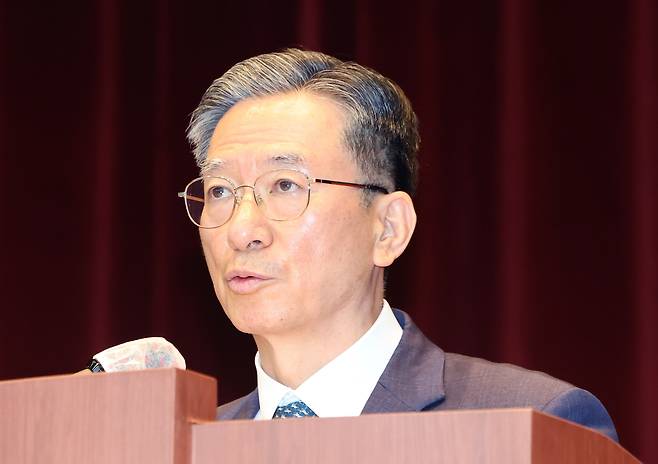 정성호 법무부 장관이 7일 정부과천청사 법무부에서 열린 신임 검사 임관식에 참석해 신임 검사들에게 당부의 말을 전하고 있다. /연합뉴스