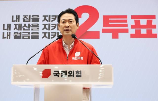 장동혁 국민의힘 상임선거대책위원장이 6·3 지방선거와 재보선 본투표를 하루 앞둔 2일 서울 여의도 중앙당사에서 대국민 투표 참여 호소 담화문을 발표하고 있다. 연합뉴스