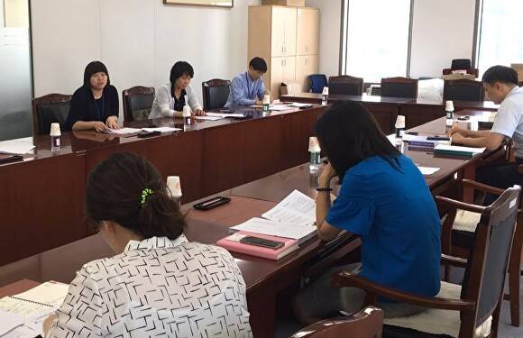 2018년 6월 인사혁신처와 9시~18시 사이 초과근무 1시간 공제 개선 요구 간담회 모습. [사진=전국시간선택제공무원노조]