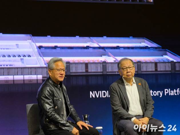2일 대만 하이라이 호텔에서 열린 엔비디아 미디어 Q&A 세션에서 젠슨 황 엔비디아 CEO와 릭 차이 미디어텍 CEO가 대담하고 있다. [사진=황세웅 기자]