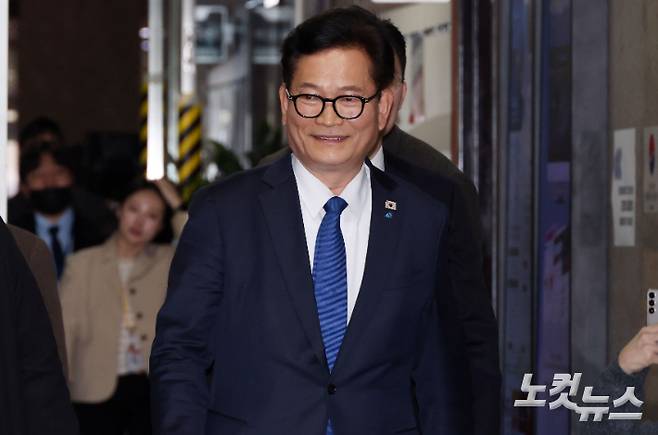 황진환 기자