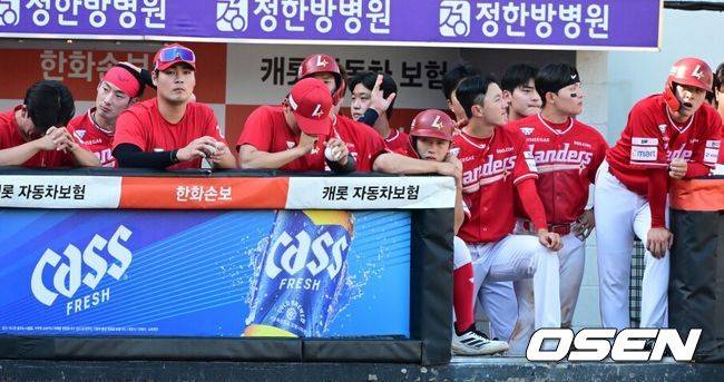 [OSEN=대전, 지형준 기자]9회초 SSG 선수들이 경기를 지켜보고 있다. 2026.05.31 / jpnews@osen.co.kr