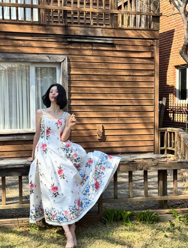 Actress Shin Ye-eun showed off her beautiful visuals as she promoted Dr. Island Boy ahead of its premiere.On January 1, Shin Ye-eun posted several photos on her personal account with the caption, Tonight at 10 p.m. is the premiere of Dr. Island Boy!!! Please give me a lot of attention and love.In the photos, Shin Ye Eun showed off her innocent visuals as she wore various outfits perfectly. She wore a pink ruffled outfit and posed for a V pose behind a mirror, while she looked elegant in the sunshine in a flower-patterned dress.In another photo, she wore her hair in a short bob and wrapped her hands around her face as she made an adorable expression. Her clear skin and sharp features made her look like a fairy-tale Snow White, and she drew admirers attention.Fans who saw this commented, Im watching today, Shes so pretty, She looks like the real-life version of Snow White, and Im looking forward to the drama.Meanwhile, ENAs new Monday-Tuesday drama Dr. Island Boy, which premiered on the same day, is a medical human romance between Do Ji Ji, a public health doctor who joins the notoriously shunned island community of Gyeondongdo, and Yuk Ha Ri, a nurse with many secrets. Shin Ye Eun plays the role of Yuk Hari in the drama and will be paired with Lee Jae Wook.Photo via Shin Ye-euns account