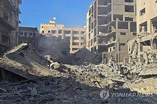 이스라엘의 폭격이 파괴된 레바논 남부 티레  [AFP=연합뉴스 자료사진. 재판매 및 DB 금지]
