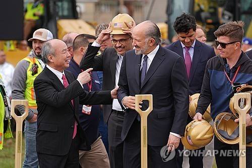 미 오하이오주 가스 화력발전소 기공식에 참석한 손정의 회장 [AP=연합뉴스 자료 사진]