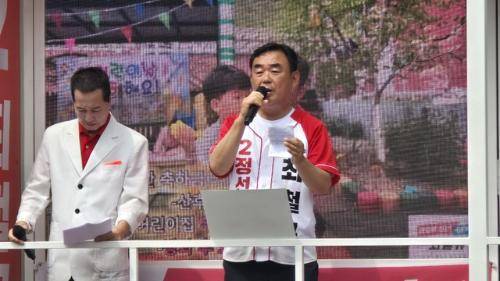 ◇국민의 힘 강선영·이철규 국회의원이 2일 정선읍 정선신협 앞에서 최철규 정선군수 후보를 비롯한 도·군의원 후보에 대한 지원 유세를 갖고 막판 표심 결집에 힘을 보탰다.