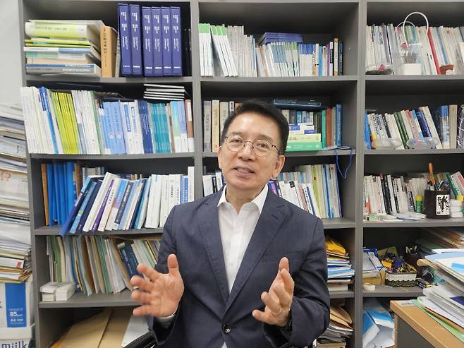소상공인정책학회 초대 회장을 맡은 이정희 중앙대 경제학부 교수(사진=김영환 기자)