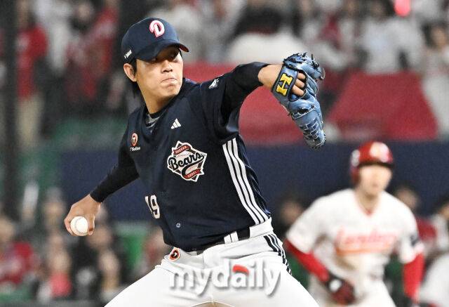 15일 오후 인천 SSG랜더스필드에서 진행된 '2026 프로야구 KBO리그' SSG랜더스와 두산베어스의 경기. 두산 박신지가 역투하고 있다./마이데일리