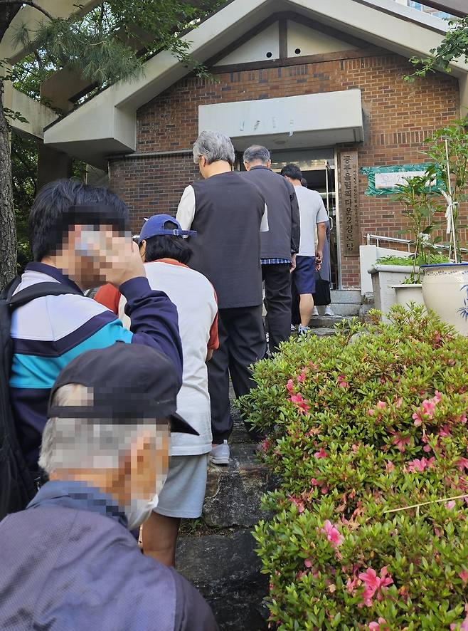 해운대구 우2동 동부올림픽타운 경로당에 마련된 투표소 모습 [촬영 민영규]