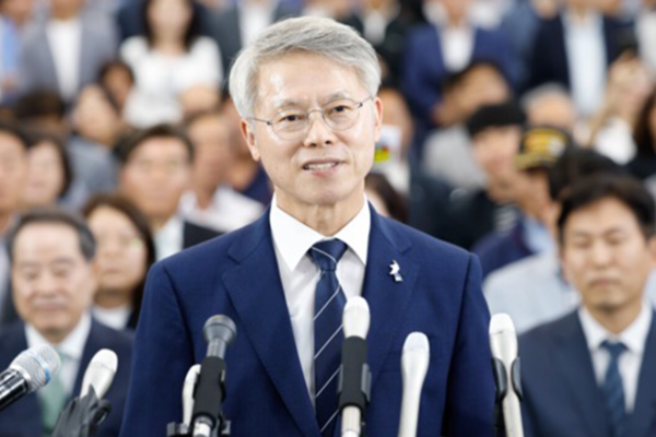 민형배 전남광주통합특별시장 당선인이 3일 개표 결과 당선이 확정된 뒤 당선 소감을 밝히고 있다. 판영석 기자