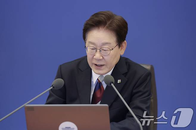이재명 대통령이 4일 청와대에서 열린 수석보좌관회의에서 발언하고 있다. 2026.6.4 ⓒ 뉴스1 이재명 기자