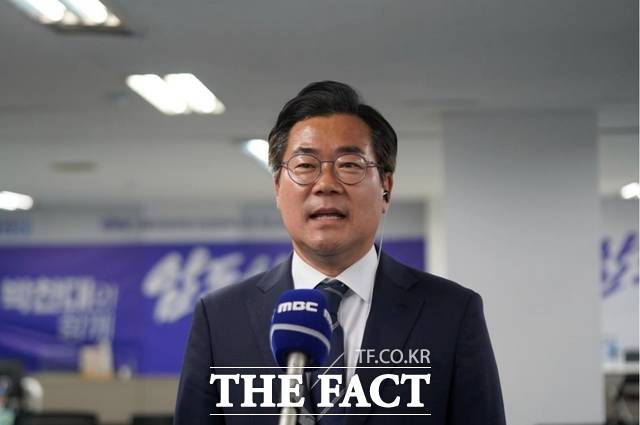 박찬대 더불어민주당 인천시장 후보가 4일 선거사무소에서 당선 소감을 발표하고 있다./당찬캠프