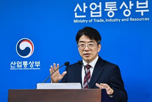 양기욱 산업통상부 산업자원안보실장이 '중동상황 대응본부' 일일브리핑에서 석유시장 동향과 향후 대책을 설명하고 있다. /산업통상부