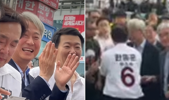 김근식 국민의힘 서울 송파병 당협위원장이 지난 5월 30일 오후 부산 북구 덕천로터리에서 진행된 한동훈 무소속 국회의원 보궐선거 후보 집중유세 현장에서 한동훈 캠프 명예선거대책위원장인 서병수 전 부산시장, 윤희석 국민의힘 전 선임대변인 등과 함께 응원하는 모습(왼쪽). 유세차량 무대에서 내려온 한동훈 후보가 김근식 당협위원장 등과 인사를 나누는 모습(오른쪽). [유튜브 채널 ‘종이의 TV’(좌측), ‘한동훈’(우측) 영상 갈무리]