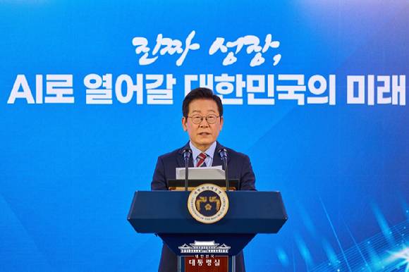 이재명 대통령이 지난해 9월 서울 중구 서울스퀘어에서 열린 국가인공지능(AI) 전략위원회 출범식에서 발언하고 있다. [사진=대통령실]