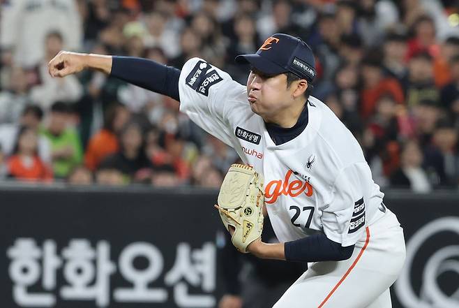 (대전=뉴스1) 김기태 기자 = 30일 대전 한화생명볼파크에서 열린 2026 신한 SOL KBO리그 SSG 랜더스와 한화 이글스 경기에서 교체 투입된 한화 투수 이민우가 역투하고 있다. 2026.4.30/뉴스1